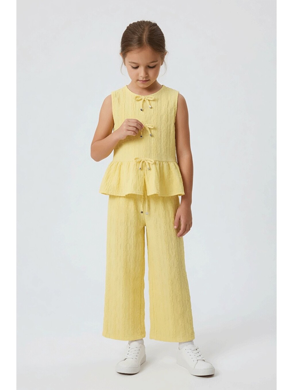 Sarı Sıfır Kol Fiyonklu Bluz Geniş Paça Pantolonlu Kız Çocuk 2li Takım 24714-3
