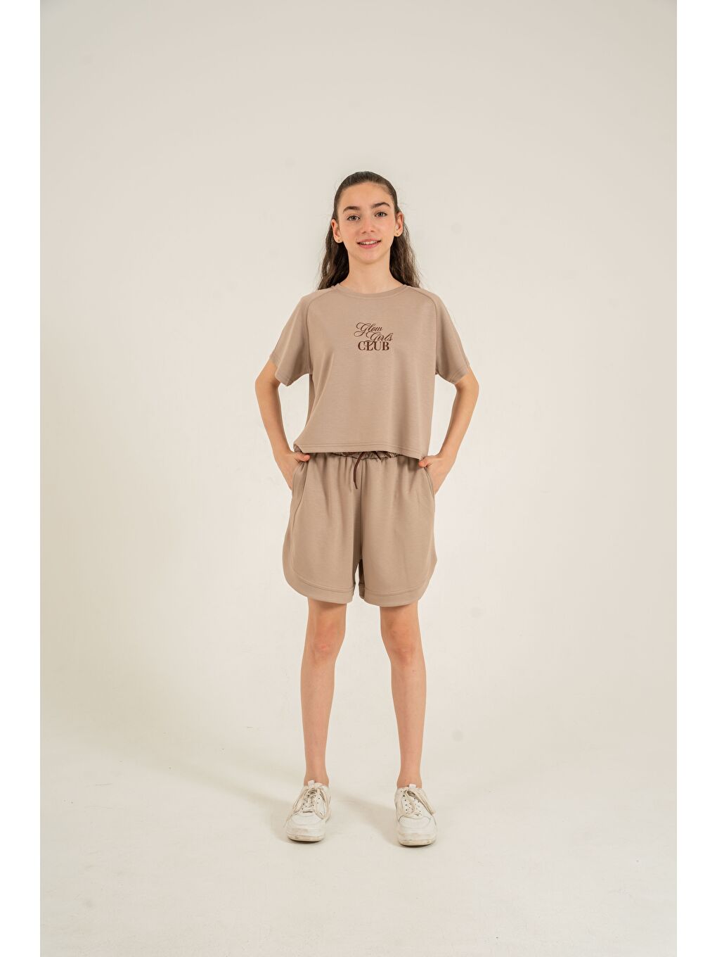 Bej Glow Girls Club Nakışlı Yumaşak Dokulu-Comfort Kumaş Kız Çocuk Alt Üst Eşofman Takımı