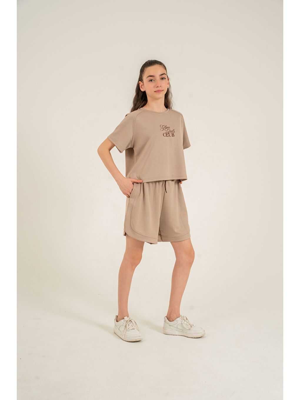 Bej Glow Girls Club Nakışlı Yumaşak Dokulu-Comfort Kumaş Kız Çocuk Alt Üst Eşofman Takımı-1