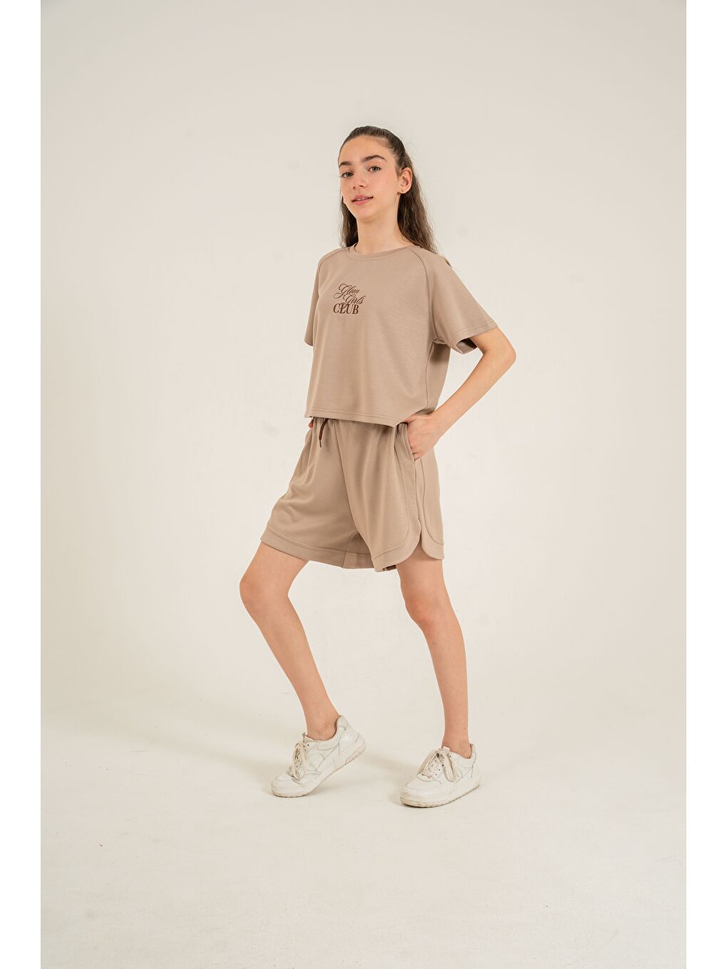 Bej Glow Girls Club Nakışlı Yumaşak Dokulu-Comfort Kumaş Kız Çocuk Alt Üst Eşofman Takımı-2