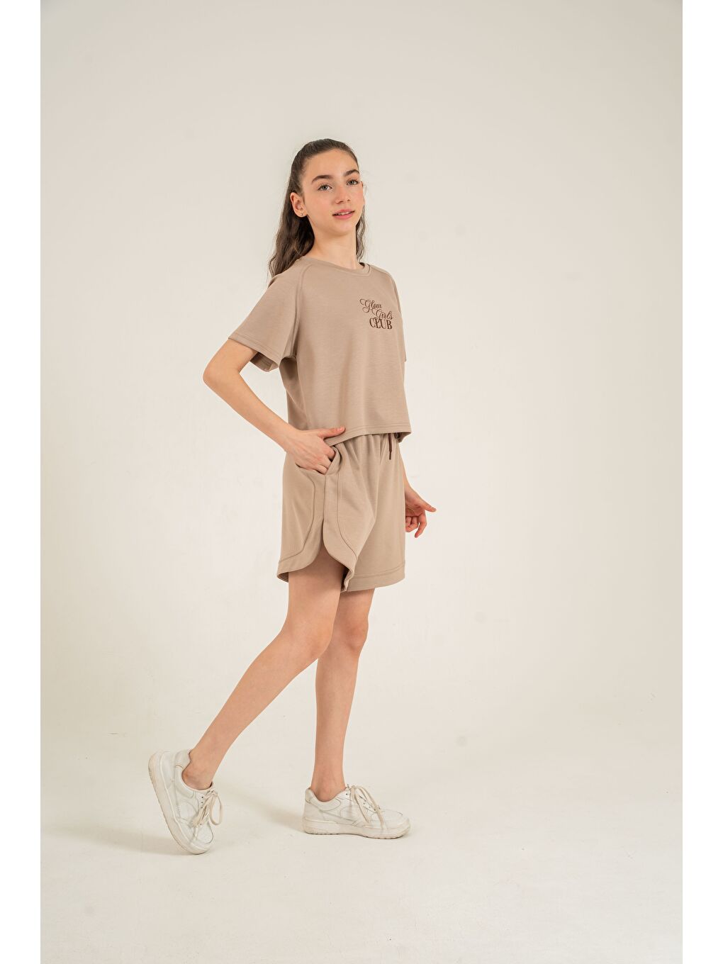 Bej Glow Girls Club Nakışlı Yumaşak Dokulu-Comfort Kumaş Kız Çocuk Alt Üst Eşofman Takımı-3