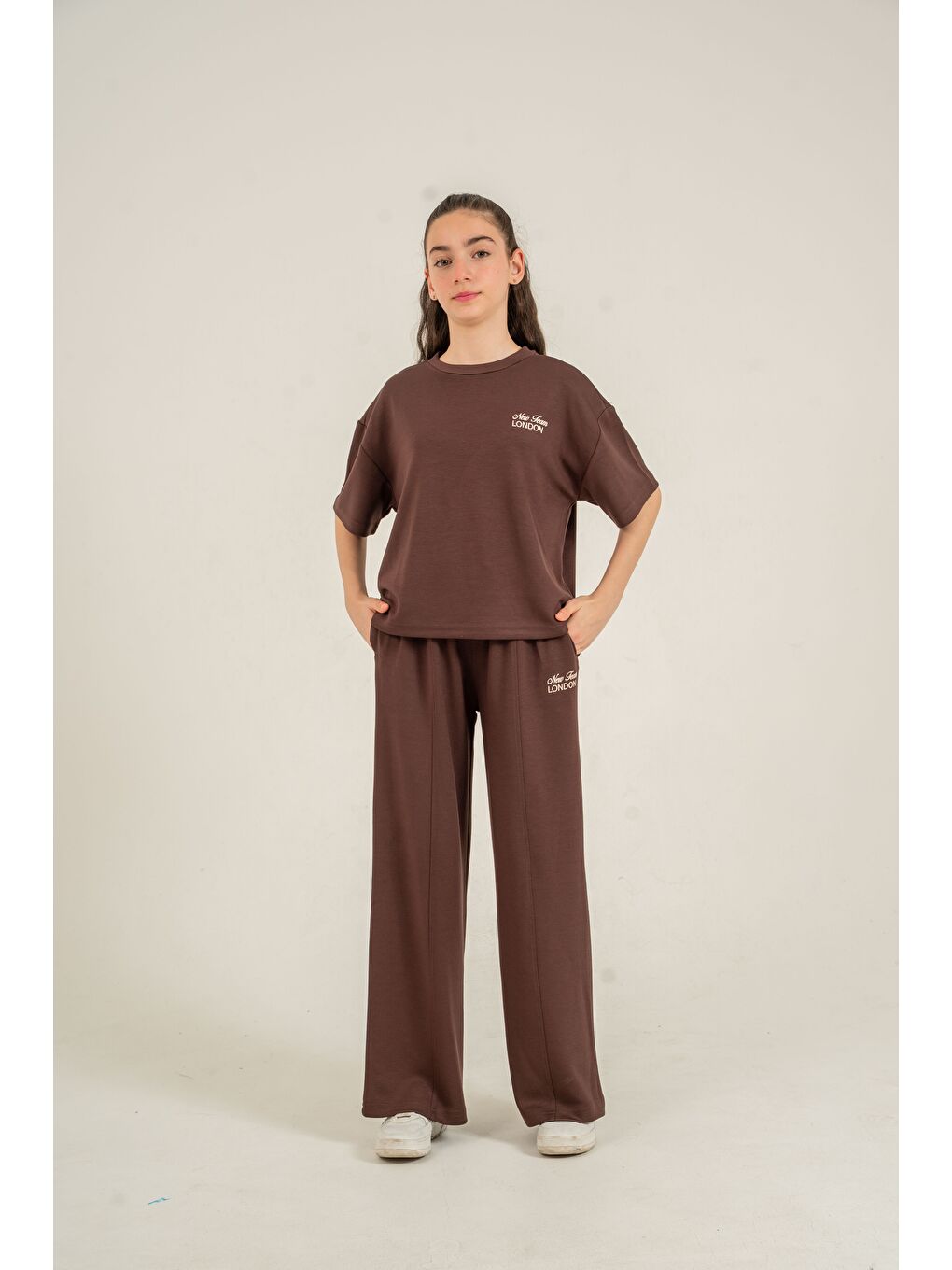 Kahverengi New Team London Nakışlı Yumaşak Dokulu-Comfort Kumaş Kız Çocuk Alt Üst Eşofman Takımı