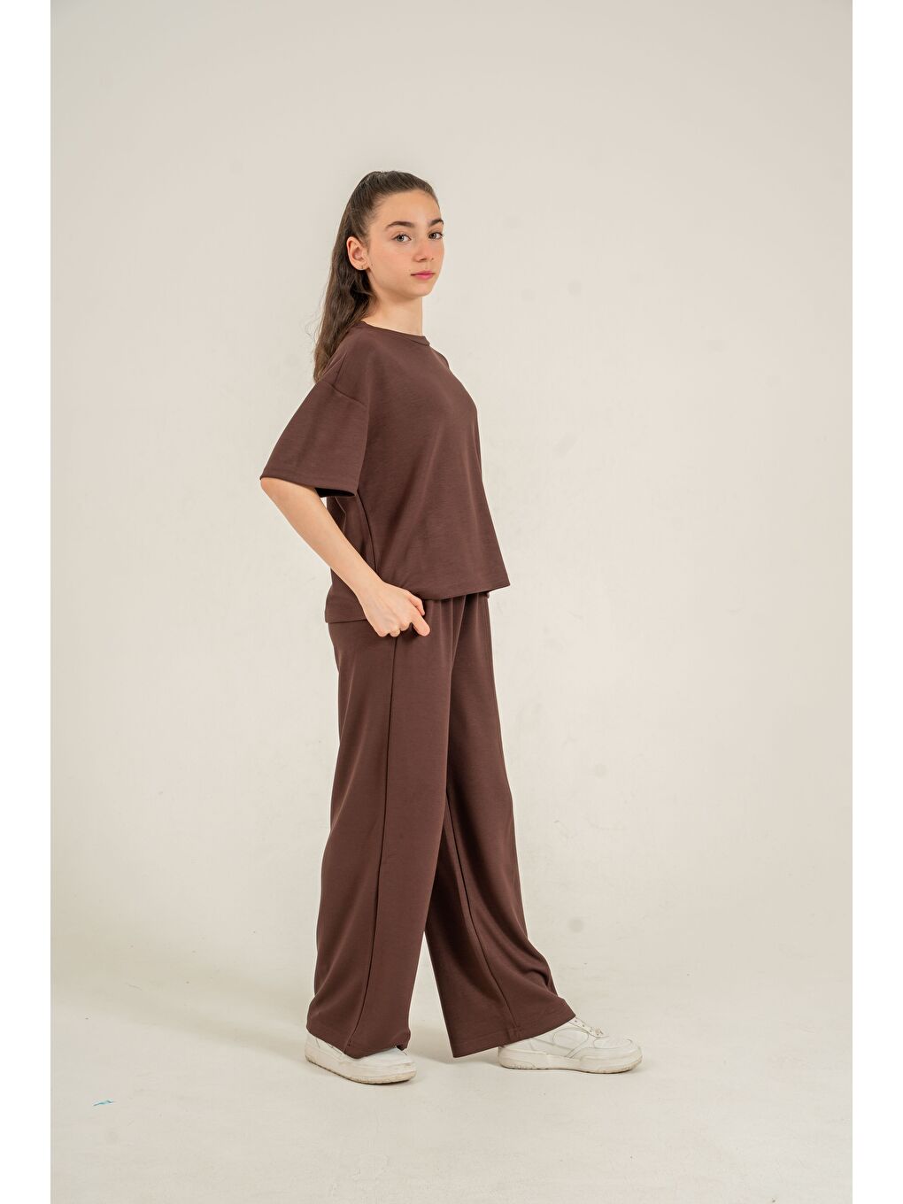 Kahverengi New Team London Nakışlı Yumaşak Dokulu-Comfort Kumaş Kız Çocuk Alt Üst Eşofman Takımı-2