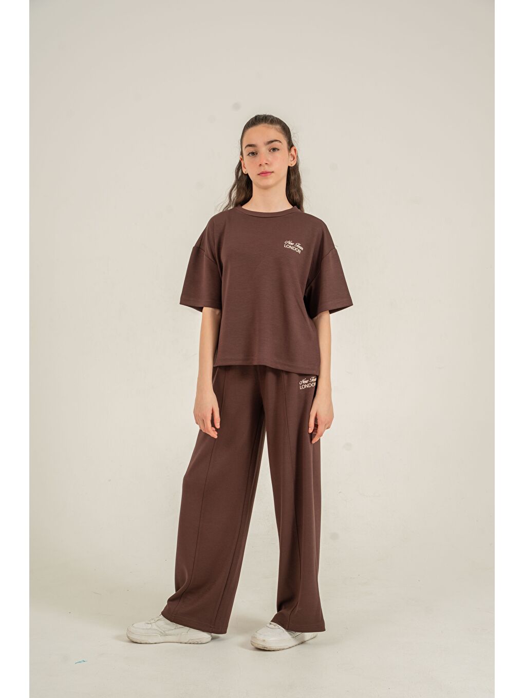 Kahverengi New Team London Nakışlı Yumaşak Dokulu-Comfort Kumaş Kız Çocuk Alt Üst Eşofman Takımı-4