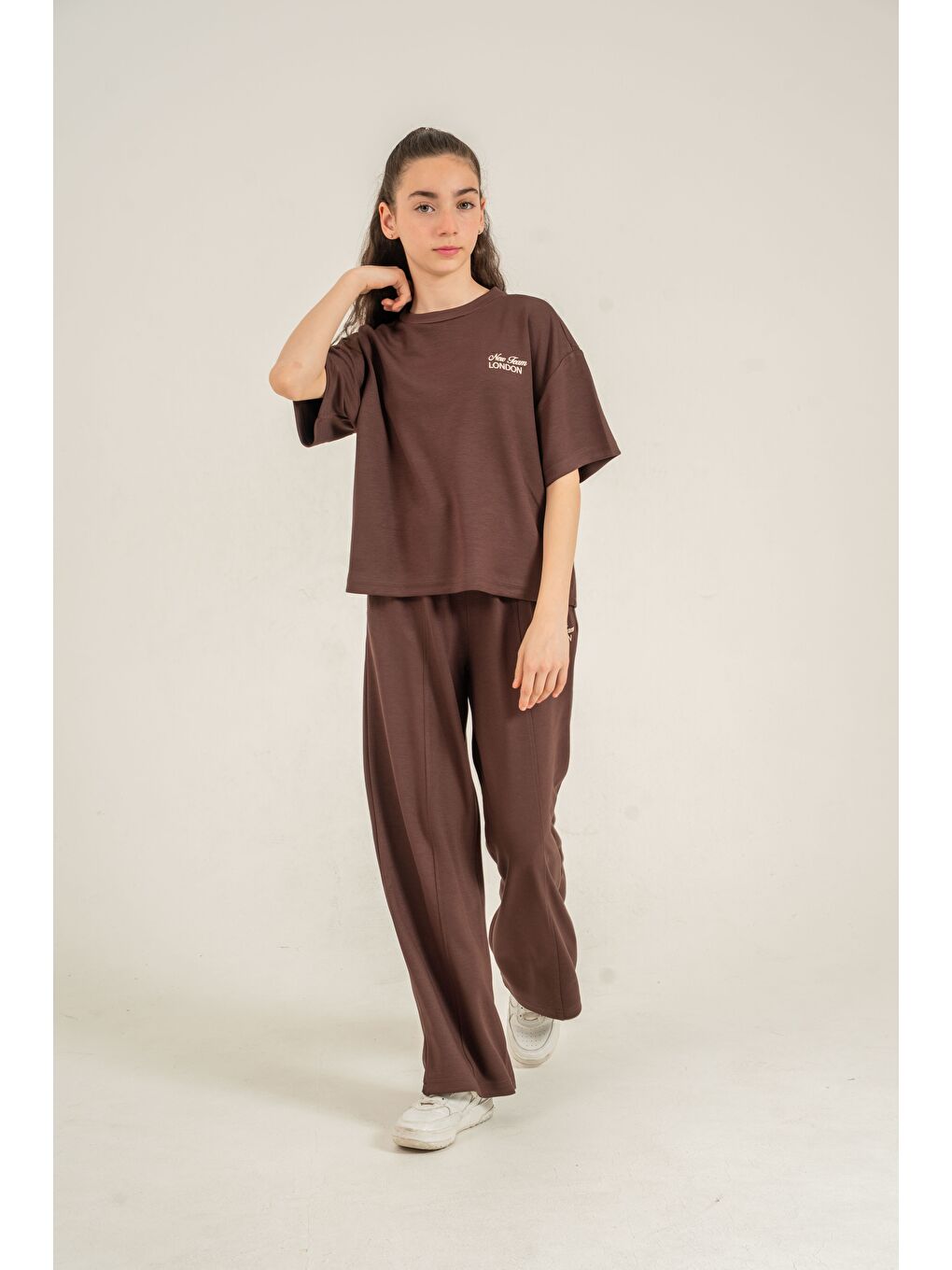 Kahverengi New Team London Nakışlı Yumaşak Dokulu-Comfort Kumaş Kız Çocuk Alt Üst Eşofman Takımı-5