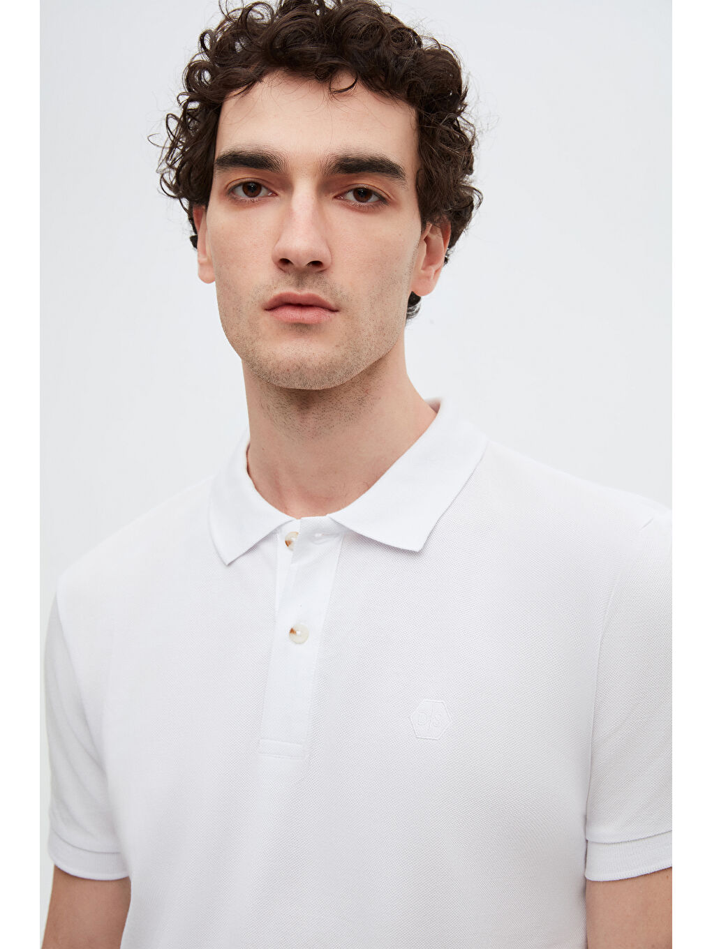 Regular Fit Beyaz %100 Pamuklu Uzun Ömürlü Kıvrılmaz Polo Yaka Nakışlı T-Shirt-2