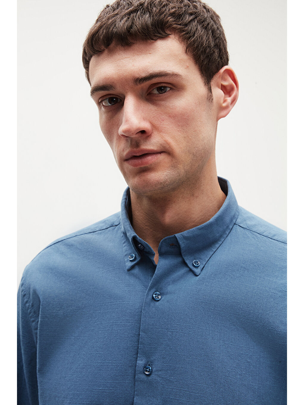 Comfort İndigo Düğmeli Yaka Rahat Kesim Keten Görünümlü %100 Pamuk Gömlek-1