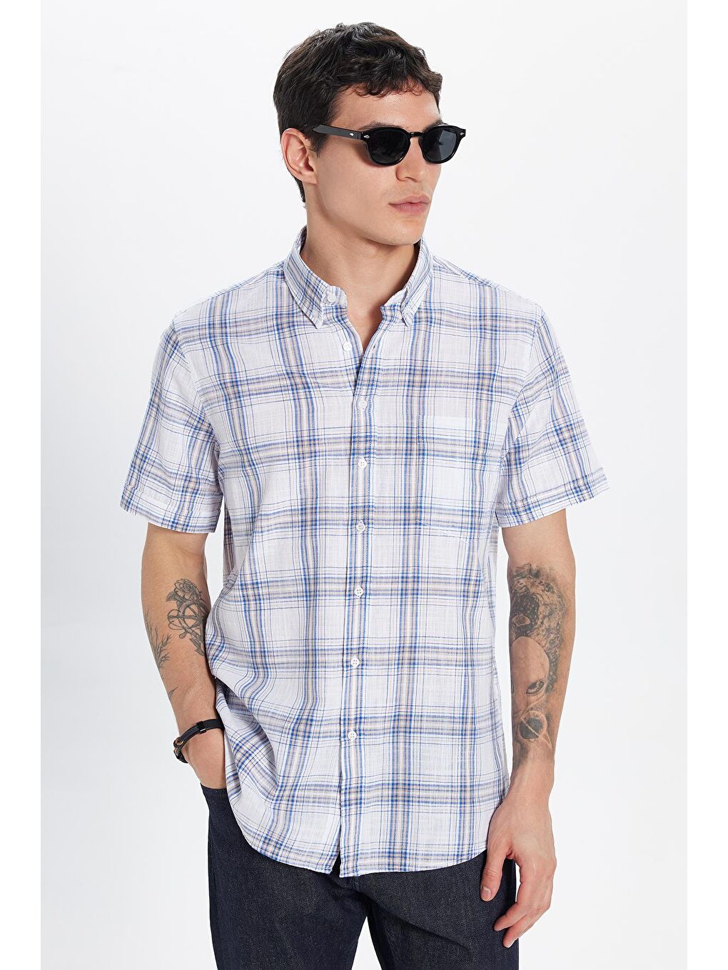 Karışık Erkek Regular Fit Klasik Kesim %100 Pamuk Keten Doku Tek Cepli Kareli Kısa Kollu Düğmeli Yaka Gömlek