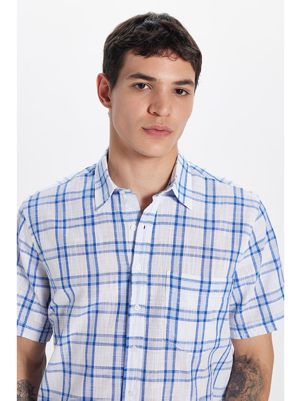 Karışık Erkek Regular Fit Klasik Kesim %100 Pamuk Keten Doku Tek Cepli Kareli Kısa Kollu Düğmeli Yaka Gömlek-1