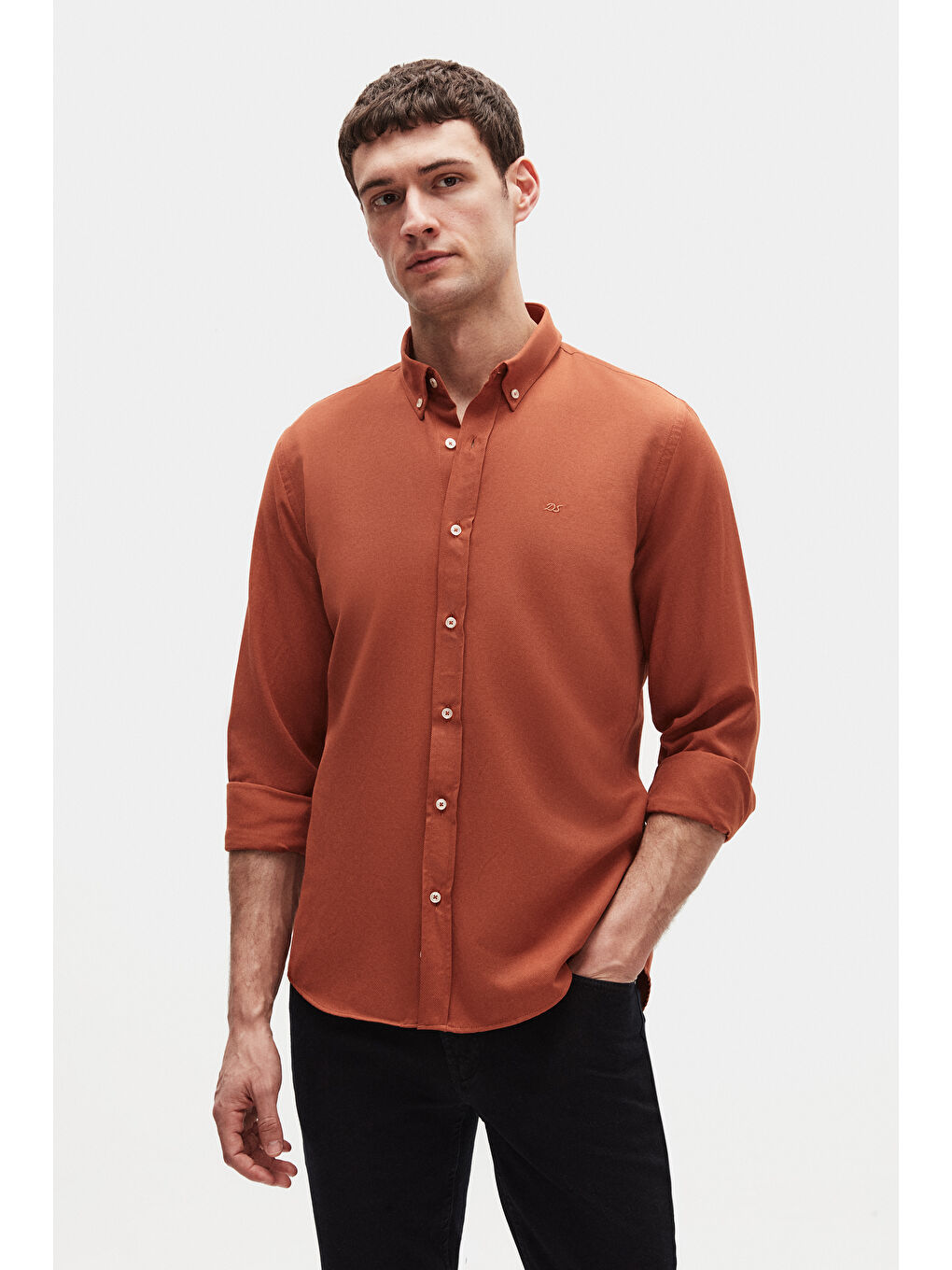 Kahverengi Slim Fit Tarçın Oxford Düğmeli Yaka Kolay Ütülenebilir Nakış Detaylı Pamuklu Gömlek