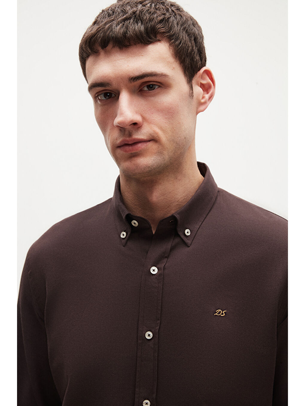 Kahverengi Slim Fit Acı Kahve Oxford Düğmeli Yaka Kolay Ütülenebilir Nakış Detaylı Pamuklu Gömlek-1