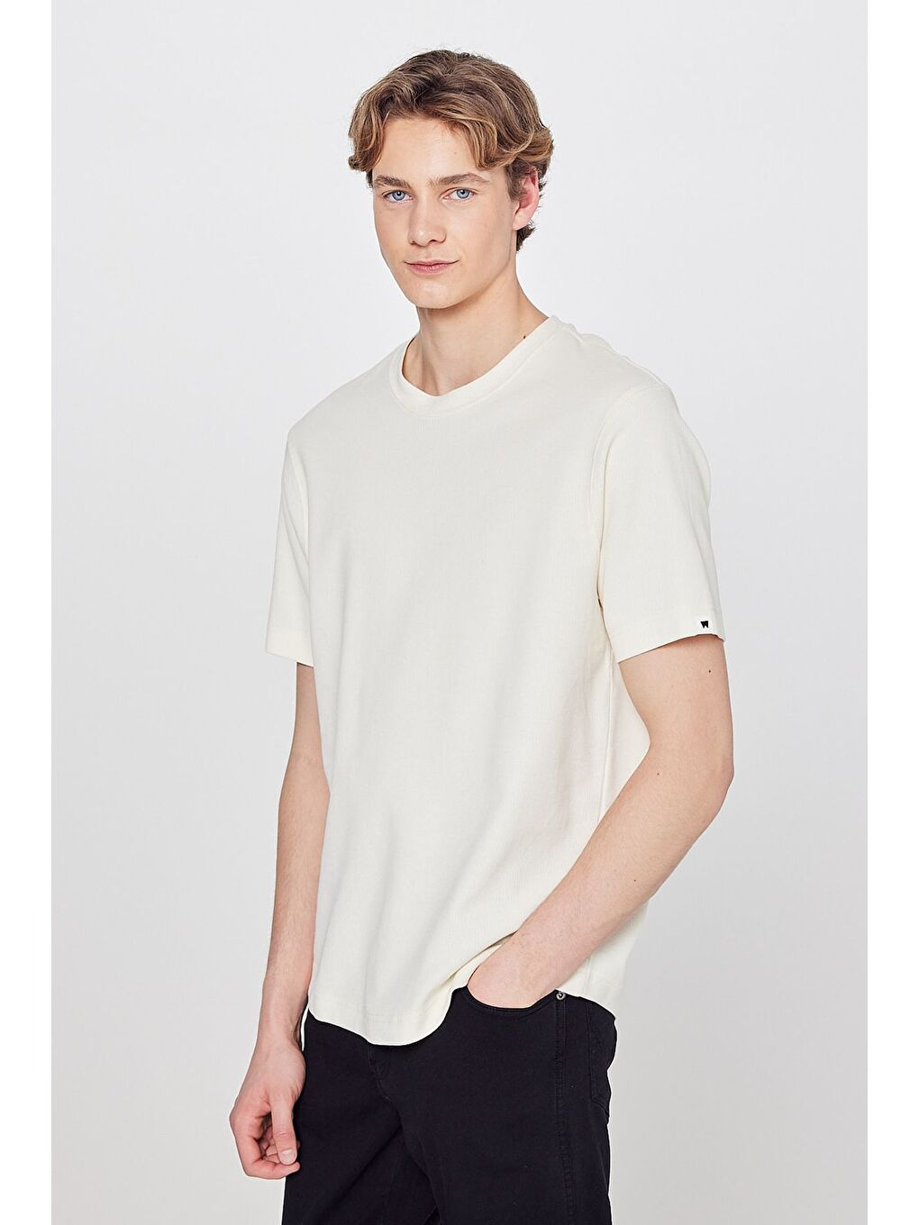 Beyaz Bisiklet Yaka Basic Tişört