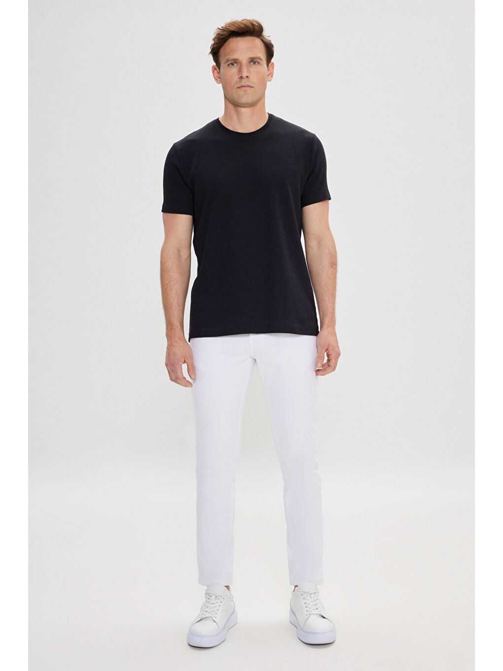 Erkek Siyah Slim Fit Dar Kesim Pamuklu Bisiklet Yaka Tişört-1