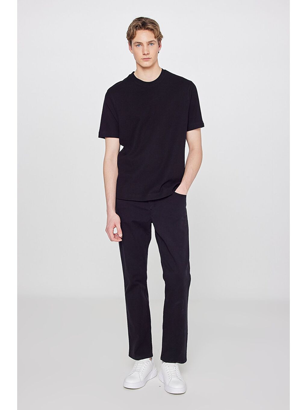 Siyah Bisiklet Yaka Basic Tişört-2