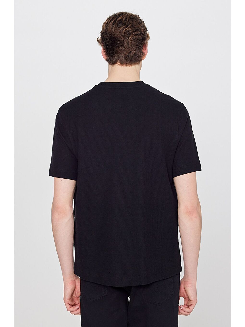 Siyah Bisiklet Yaka Basic Tişört-4