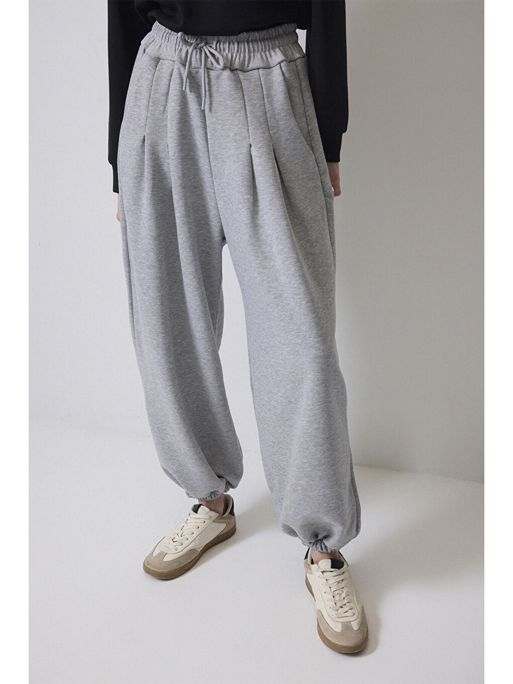 Gri Paçası Lastikli Eşofman-1