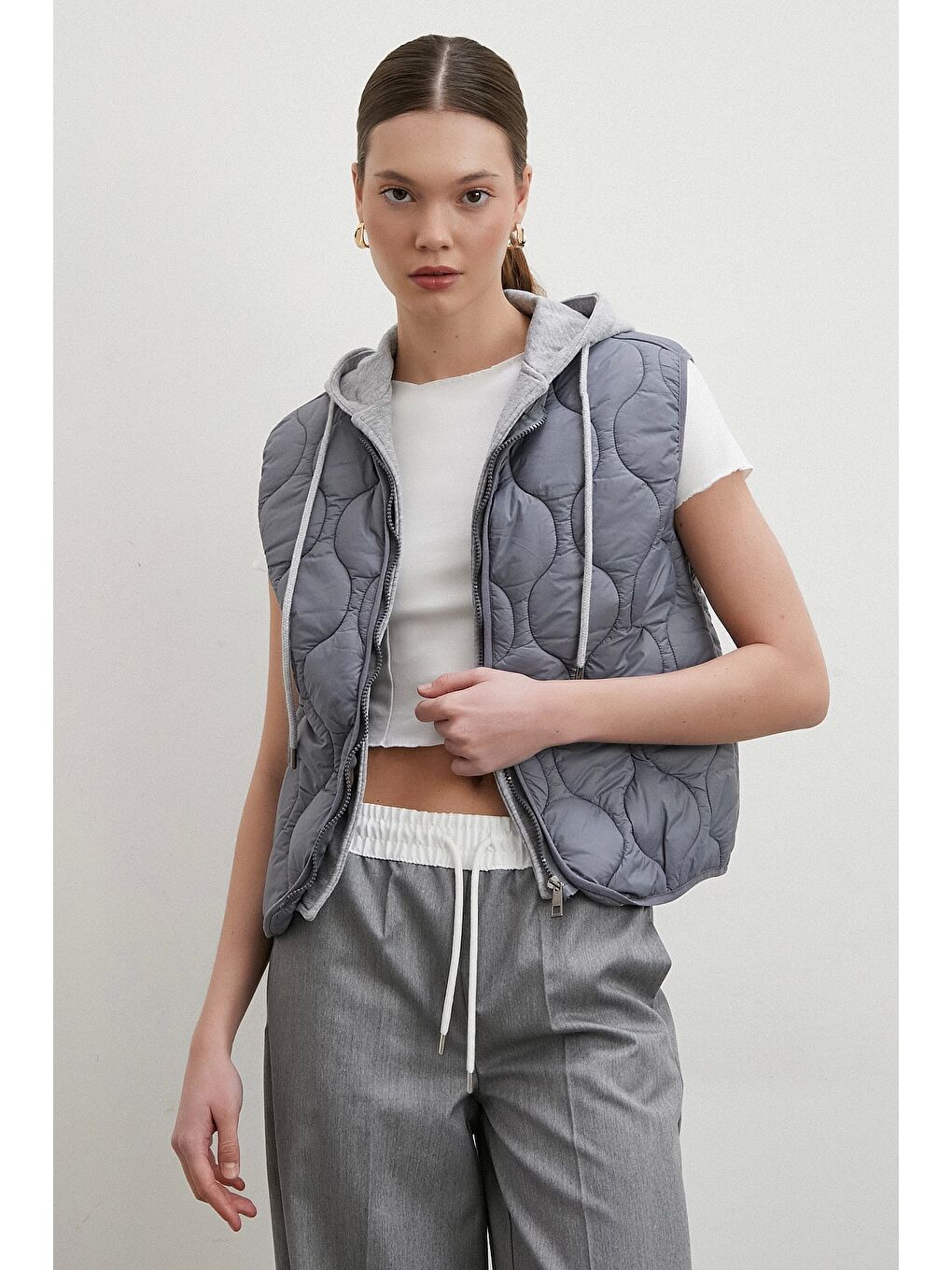 Kapüşonlu Kapitone Yelek Gri