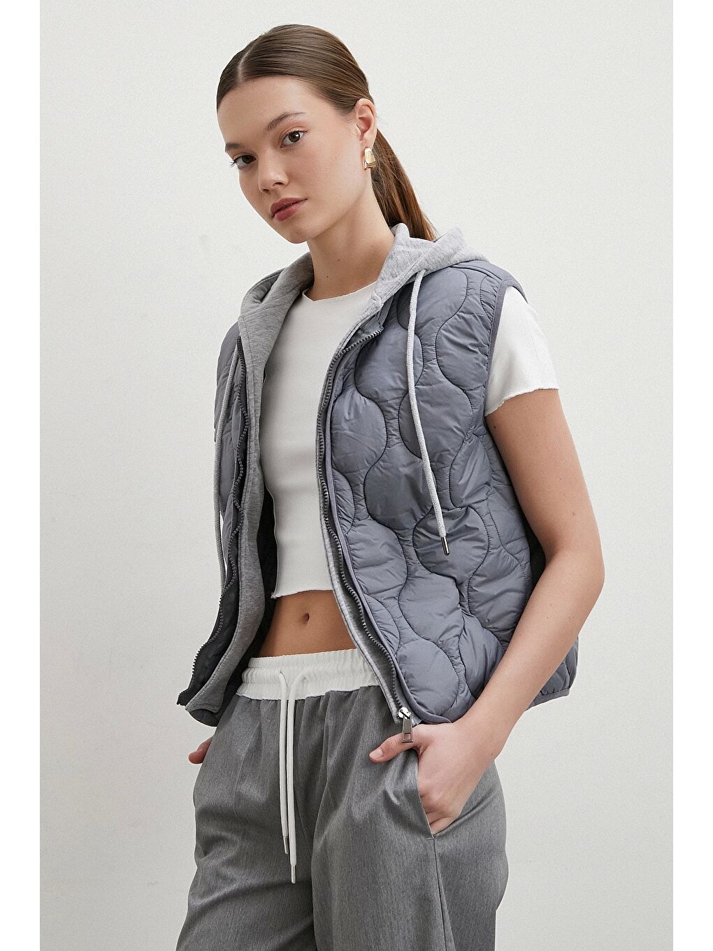 Kapüşonlu Kapitone Yelek Gri-2