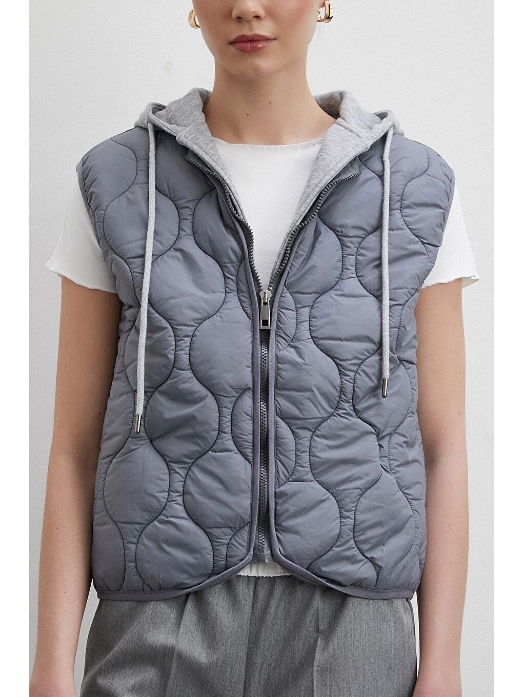 Kapüşonlu Kapitone Yelek Gri-4