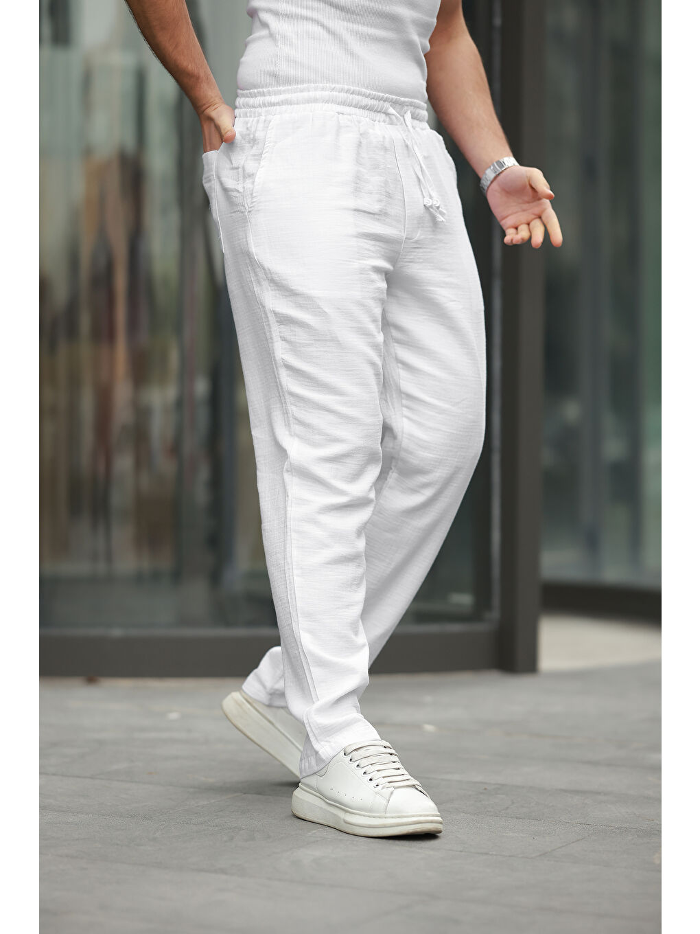 Beyaz Keten Bağcıklı Jogger Pantolon