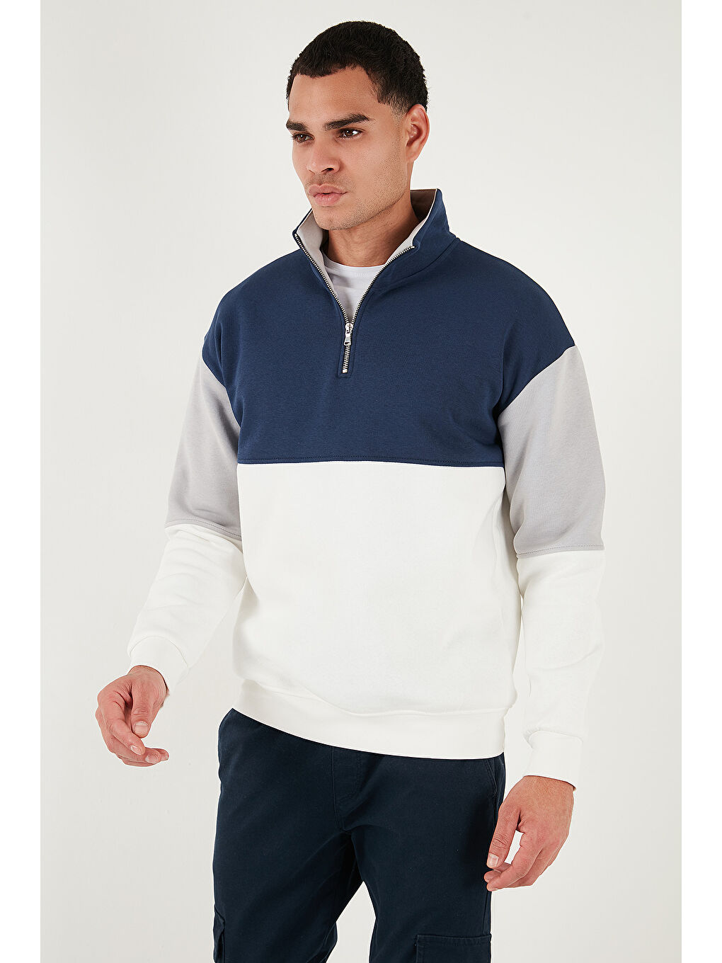 Ekru Renk Bloklu Regular Fit Yarım Fermuarlı Dik Yaka Sweat 5905719-3