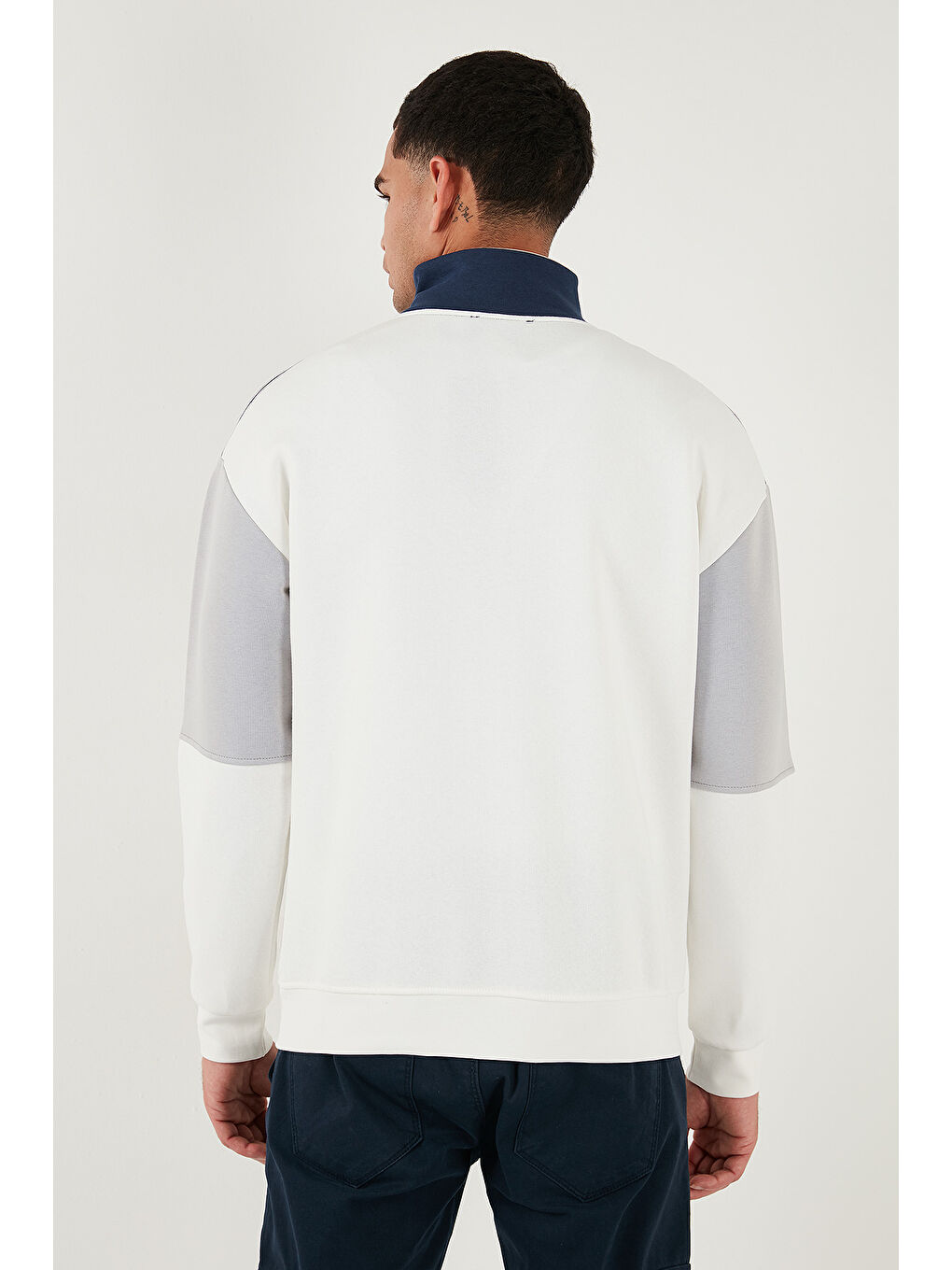 Ekru Renk Bloklu Regular Fit Yarım Fermuarlı Dik Yaka Sweat 5905719-5