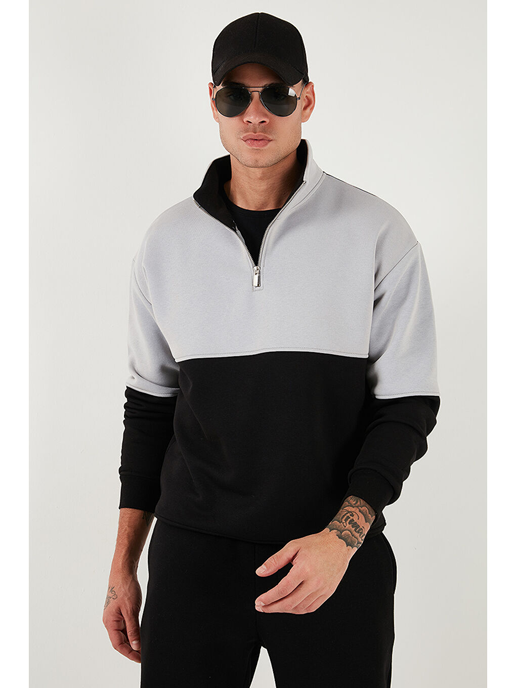 Siyah Renk Bloklu Regular Fit Yarım Fermuarlı Dik Yaka Sweat 5905719-2