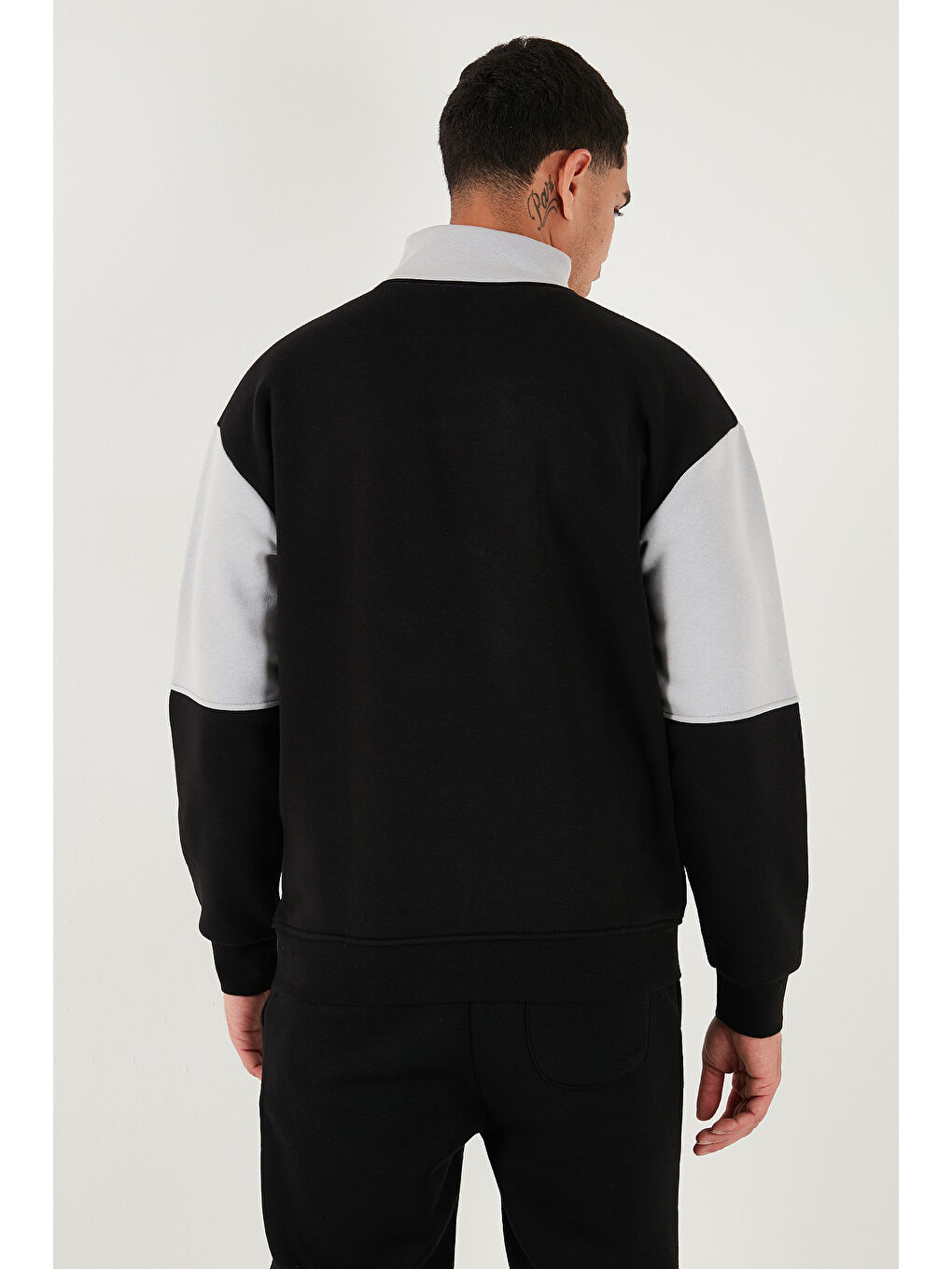 Siyah Renk Bloklu Regular Fit Yarım Fermuarlı Dik Yaka Sweat 5905719-6