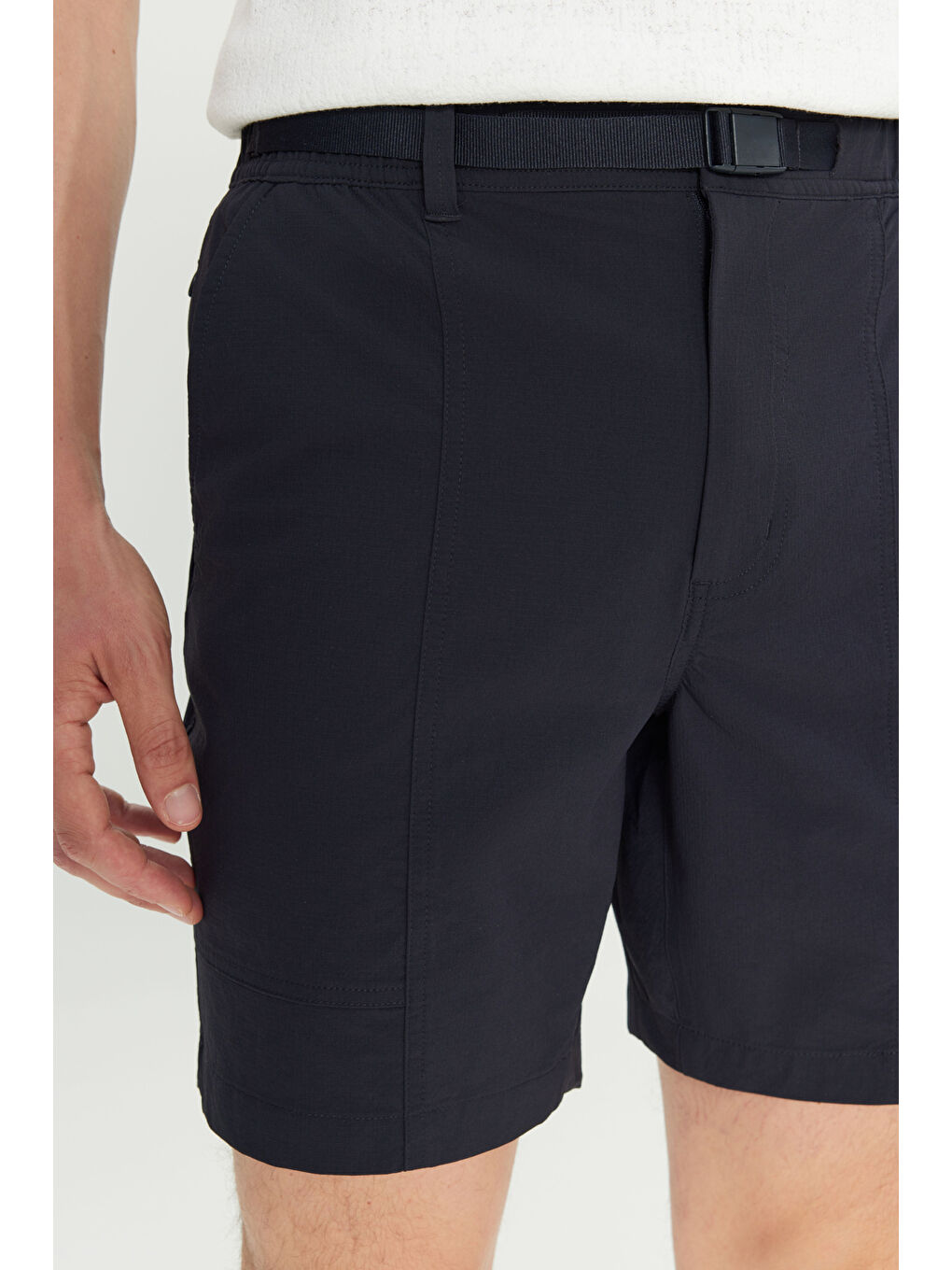 Erkek Lacivert 360 Her Yöne Esneyen Slim Fit Dar Kesim Yan Cepli Esnek Şort-3