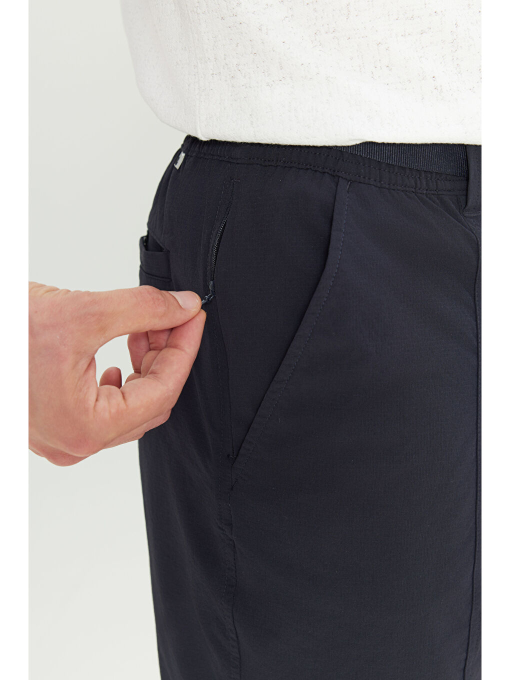 Erkek Lacivert 360 Her Yöne Esneyen Slim Fit Dar Kesim Yan Cepli Esnek Şort-4