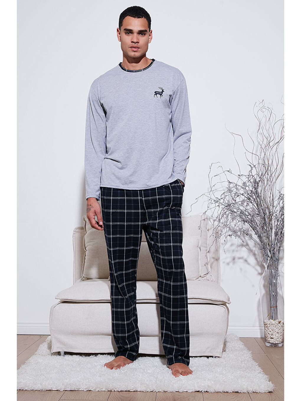 Gri Pamuklu Regular Fit Bisiklet Yaka Ekoseli %100 Pamuk Yılbaşı Temalı Pijama Takımı 6574001