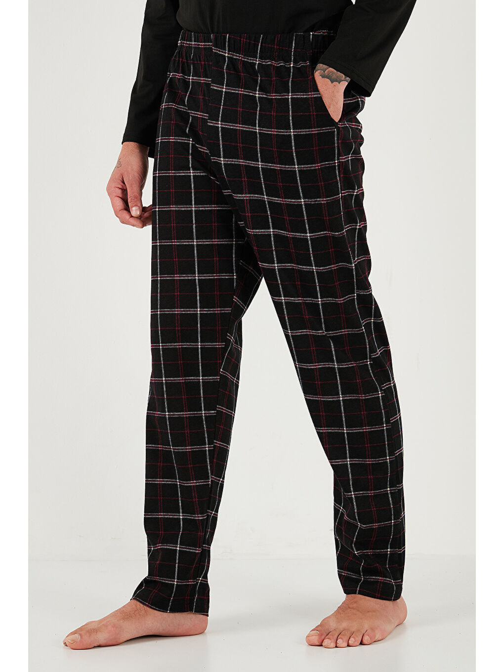 Siyah Pamuklu Regular Fit Bisiklet Yaka Ekoseli %100 Pamuk Pijama Takımı 6574001-4