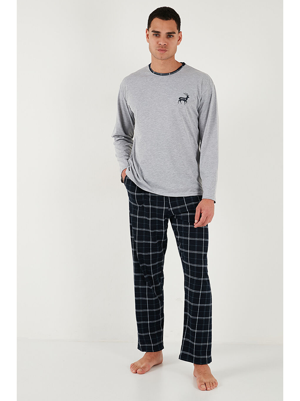 Gri Pamuklu Regular Fit Bisiklet Yaka Ekoseli %100 Pamuk Yılbaşı Temalı Pijama Takımı 6574001-3