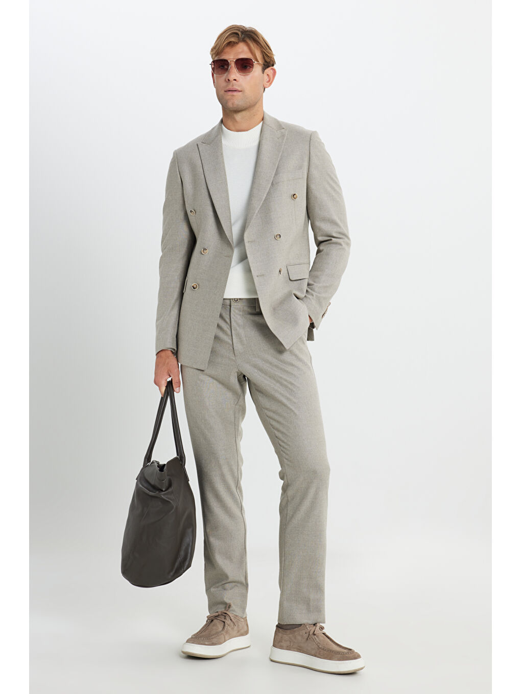 Erkek Bej Slim Fit Dar Kesim Kırlangıç Yaka Yün Kapak Cepli Kruvaze Takım Elbise-2