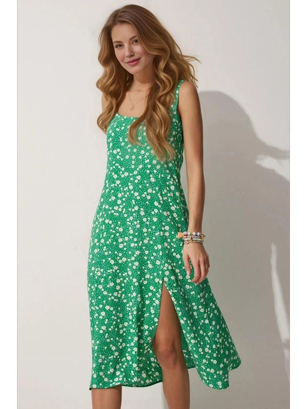 Kadın Yeşil Beyaz Kare Yaka Çiçekli Yazlık Viskon Elbise HZL23S-BD122821