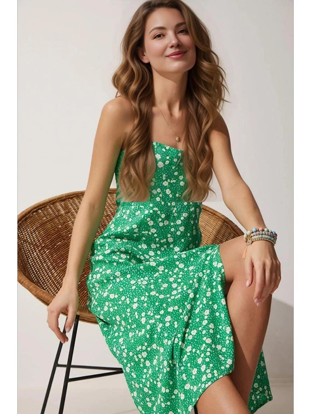 Kadın Yeşil Beyaz Kare Yaka Çiçekli Yazlık Viskon Elbise HZL23S-BD122821-1