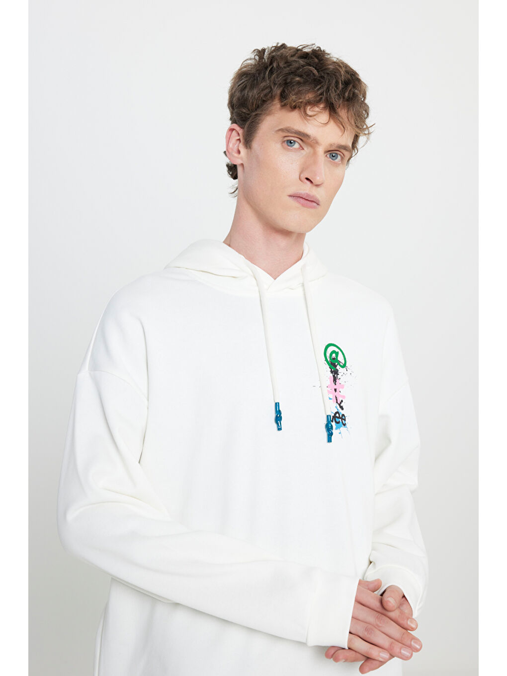 Loose Fit Rahat Kesim Kapüşonlu İçi Polarlı Sırt Baskılı Kırık Beyaz Sweatshirt-3