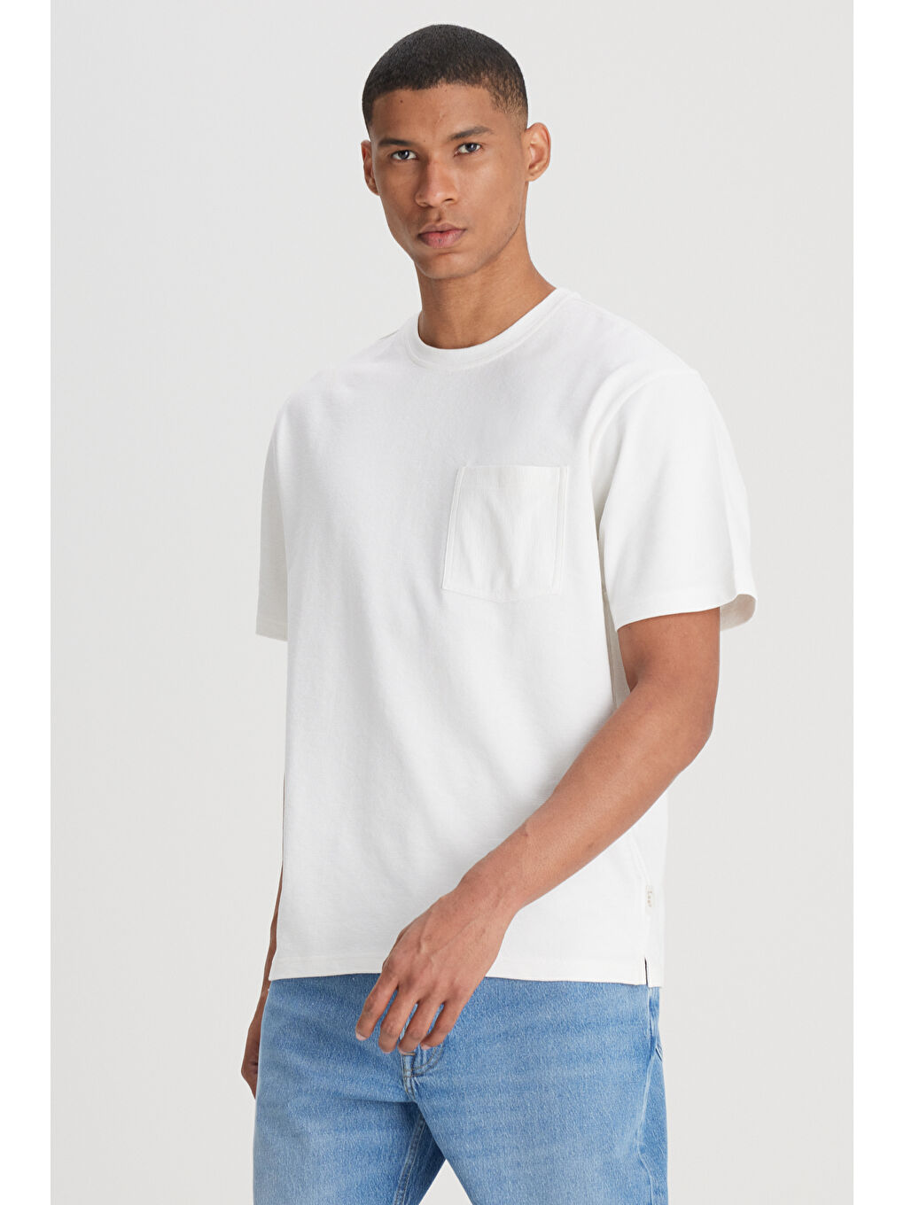 Loose Fit Rahat Kesim Bisiklet Yaka %100 Pamuk Beyaz Tişört-2