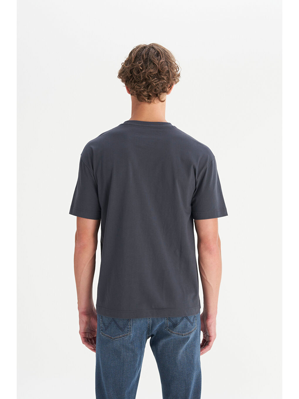 Antrasit %100 Pamuk Relaxed Fit Rahat Kesim Bisiklet Yaka Logo Detaylı Tişört-4