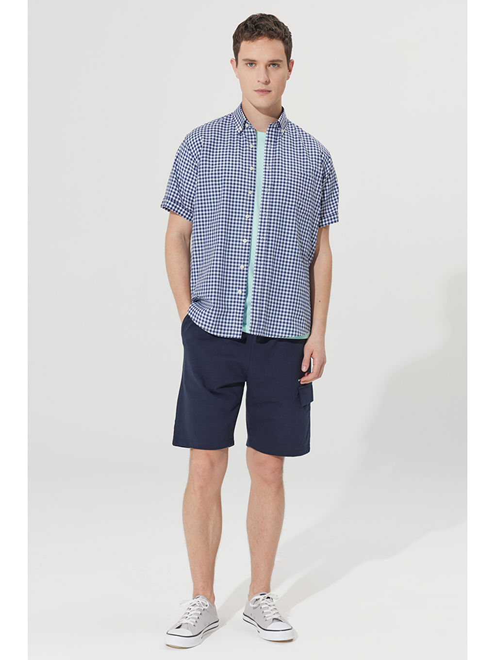 Erkek Beyaz-Lacivert Comfort Fit Geniş Kesim Düğmeli Yaka Pamuklu Pötikareli Kısa Kollu Tişört-1