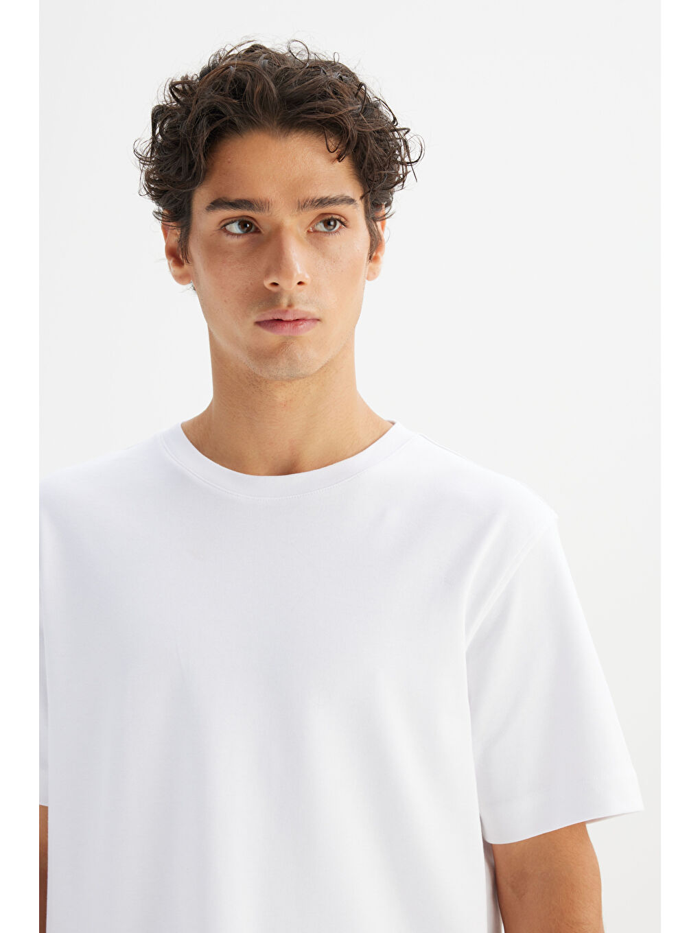 Beyaz %100 Pamuk Regular Fit Normal Kesim Bisiklet Yaka Basic Tişört-3