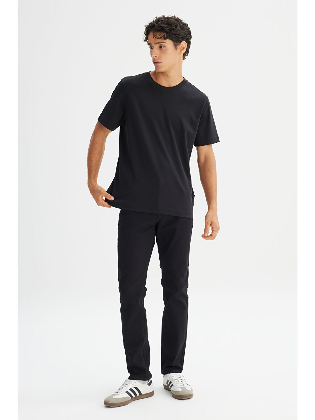 Siyah %100 Pamuk Regular Fit Normal Kesim Bisiklet Yaka Basic Tişört-1