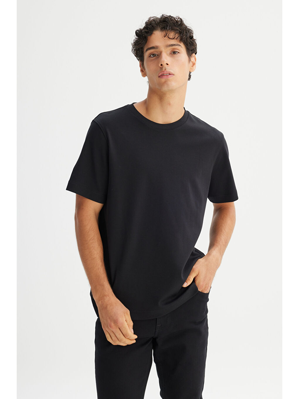 Siyah %100 Pamuk Regular Fit Normal Kesim Bisiklet Yaka Basic Tişört-2