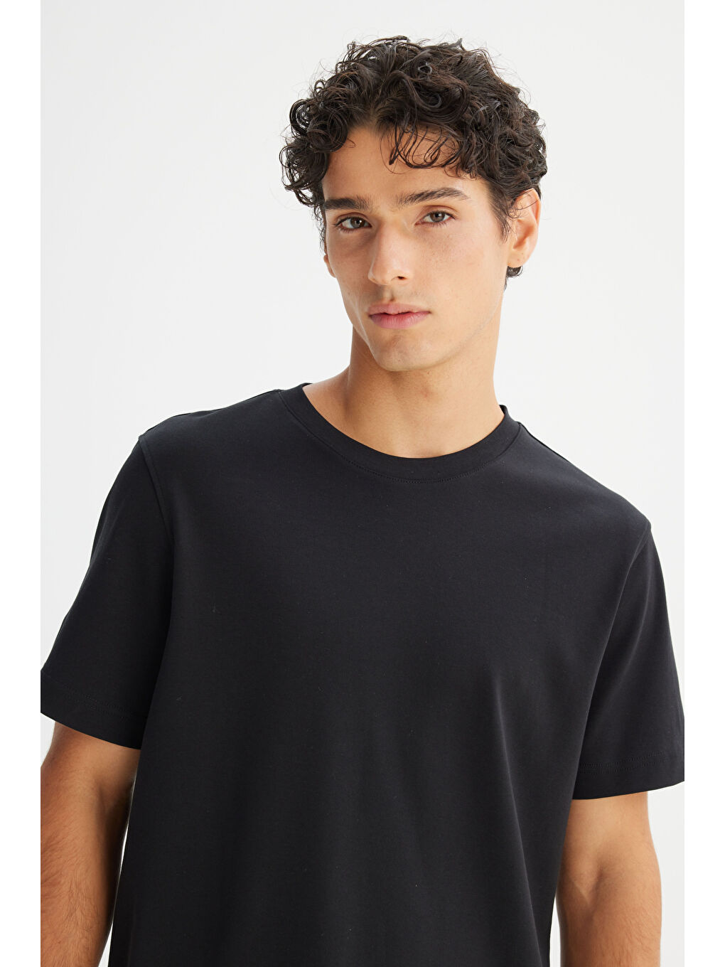 Siyah %100 Pamuk Regular Fit Normal Kesim Bisiklet Yaka Basic Tişört-3