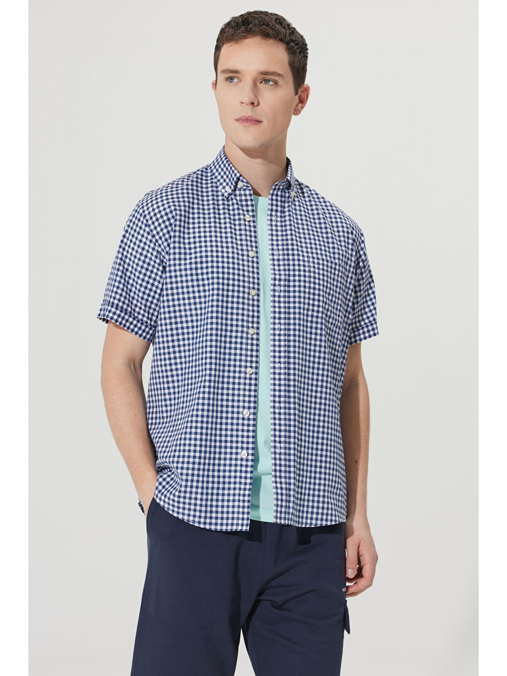 Erkek Beyaz-Lacivert Comfort Fit Geniş Kesim Düğmeli Yaka Pamuklu Pötikareli Kısa Kollu Tişört-5