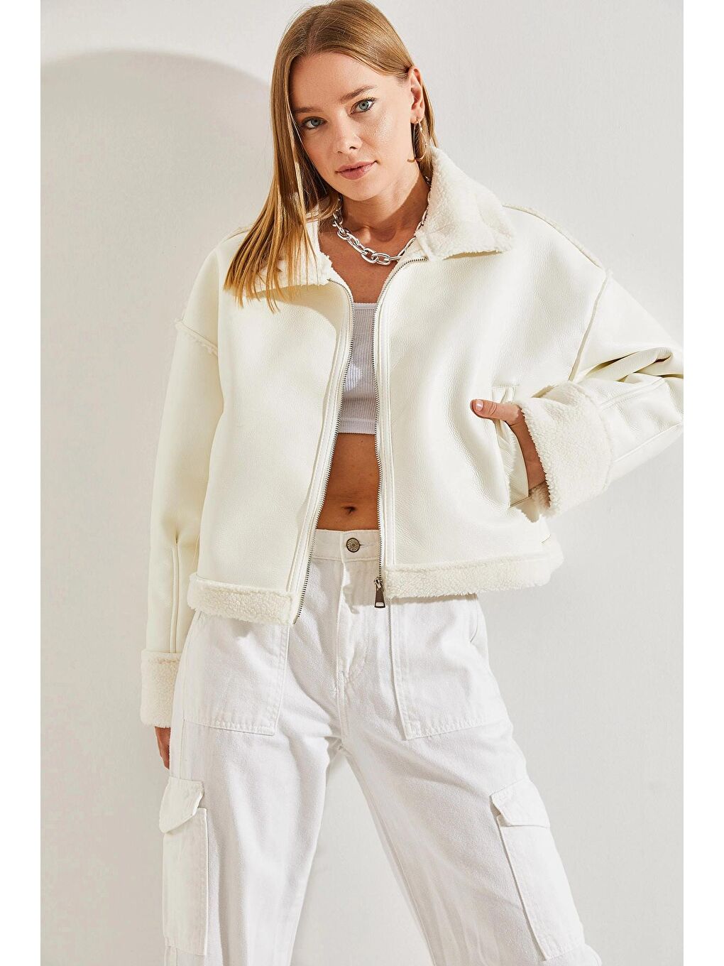 Beyaz Kadın Kürklü Yandan Cepli Suni Deri Biker Mont-1