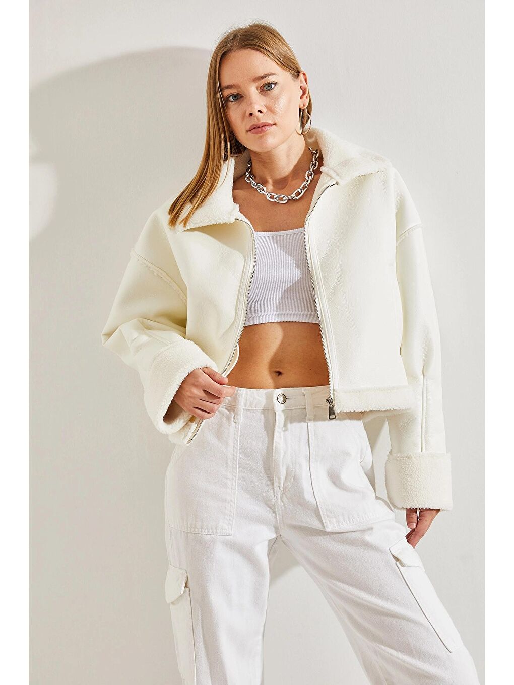 Beyaz Kadın Kürklü Yandan Cepli Suni Deri Biker Mont-4