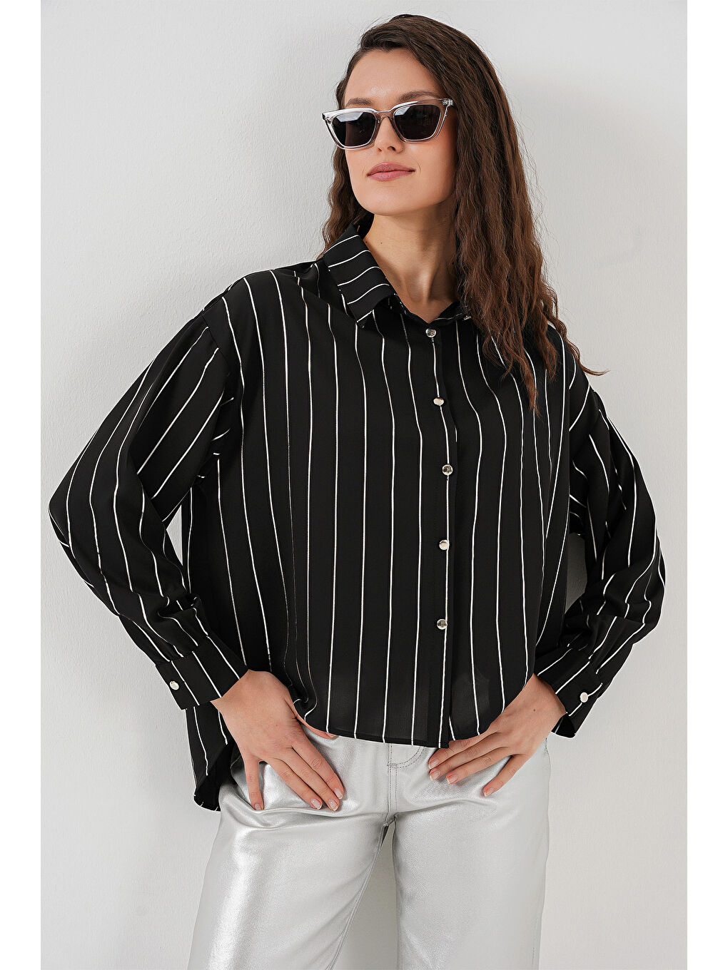 5924 Kadın Gümüş Çizgili Gömlek - Siyah
