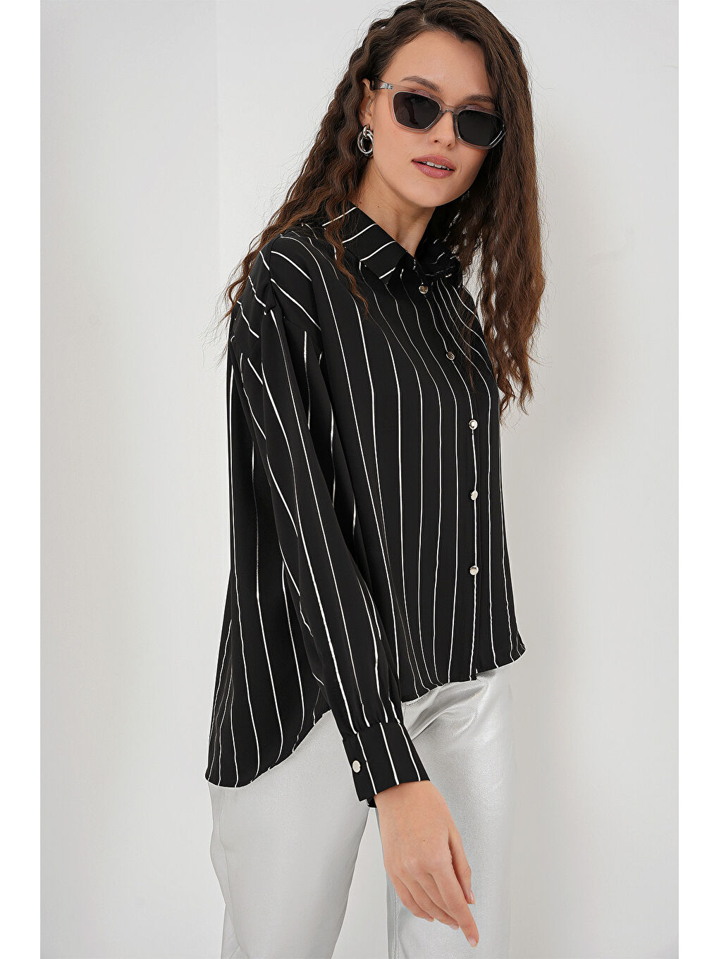 5924 Kadın Gümüş Çizgili Gömlek - Siyah-2