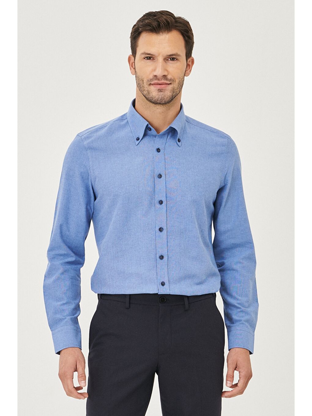 Erkek Koyu Mavi Slim Fit Dar Kesim Düğmeli Yaka Pamuklu Oxford Gömlek